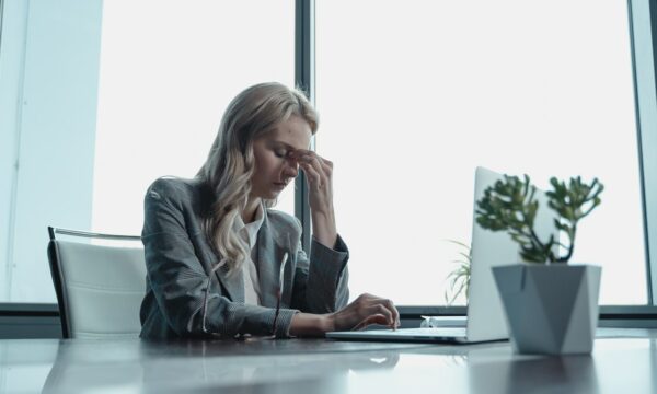 woman stressed working in an office
